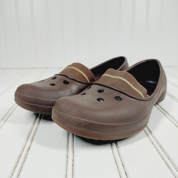 Crocs Juneau Women’s Slip On Rubber Loafer Flats Brown Closed Toe Shoes F541 - Picture 2 of 11